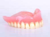 冇牙想做活動假牙，有邊幾種可以揀？羅湖活動假牙要幾錢？