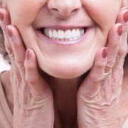 老年人用什麼樣的假牙比較合適呢？